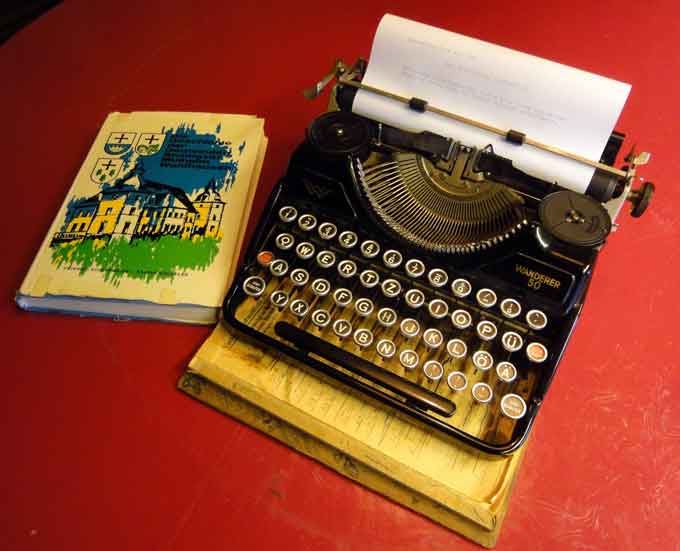 Mit dieser Schreibmaschine von 1933 hat Kaspar Süggeler die Manuskripte zum Heimatbuch geschrieben